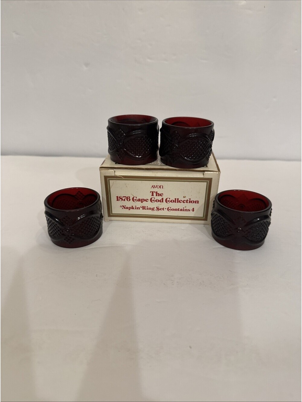 Avon 1876 Cape Cod Collection Ruby Red Napkin Rings Set Of 4 In Box